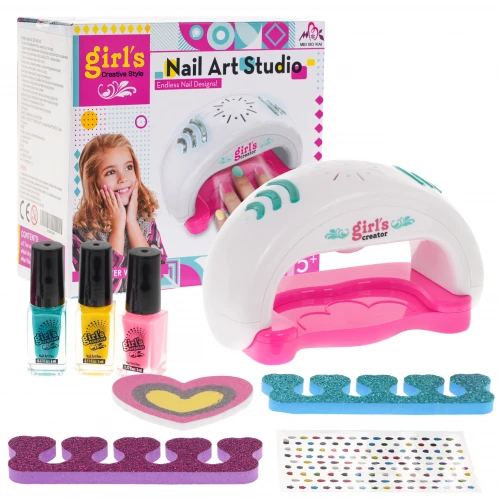 Nail Art Studio with accessories